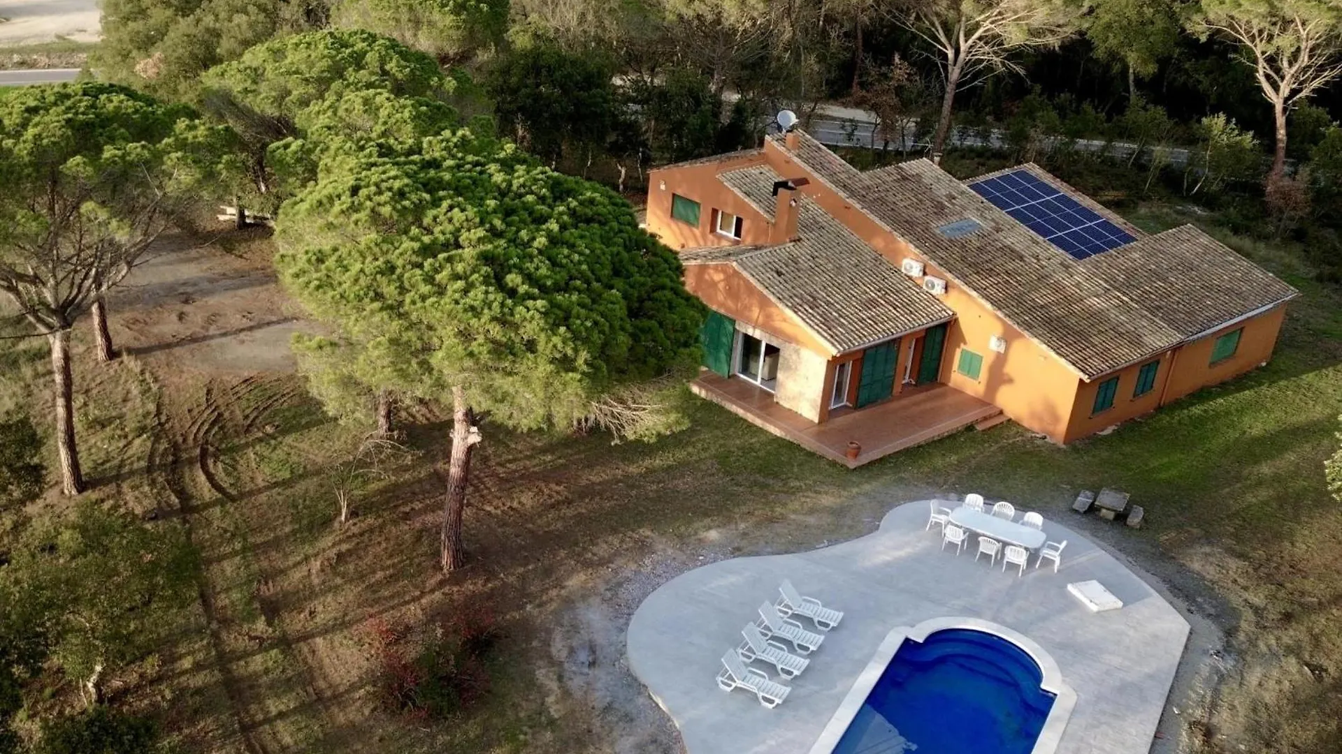 Vila Pins Costabravasi Llagostera